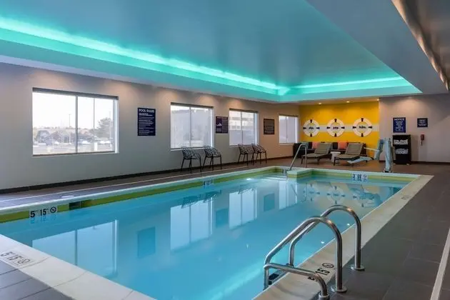 Tru by Hilton Naperville Chicago - Havuz