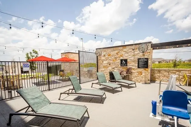 Tru by Hilton Pflugerville, TX - Havuz