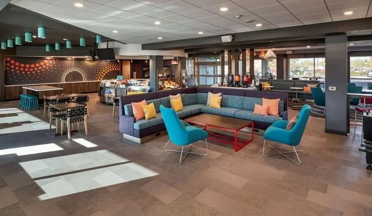 Tru By Hilton Phoenix Glendale Westgate, AZ - Lobi