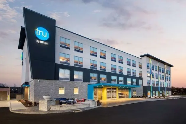 TRU BY Hilton Sharonville - Dış Mekan