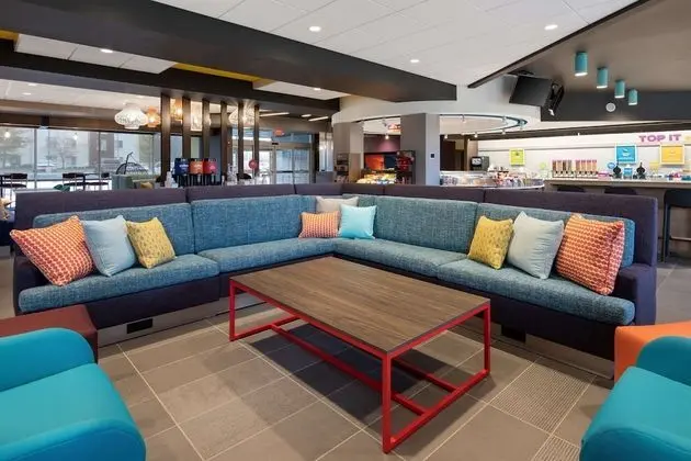 TRU BY Hilton Sharonville - Lobi