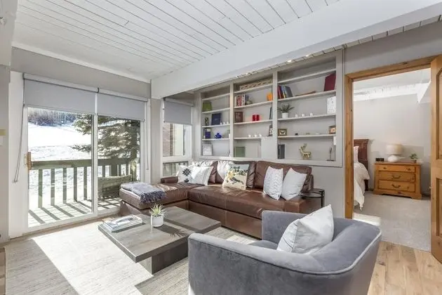 True Ski-in Ski-out Stunning Mountain Views