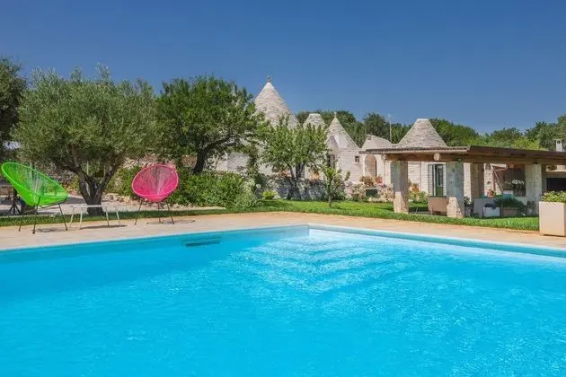 Trulli Della Magnolia