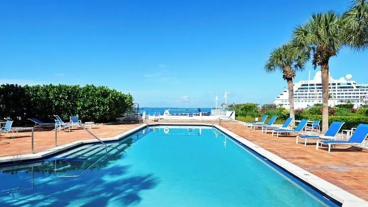 Truman's Hideaway by Avantstay Great Location w/ Patio, Outdoor Dining, BBQ & Shared Pool! Week Long Stays - Havuz
