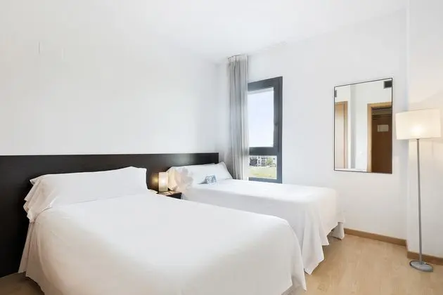 Tryp Madrid Airport Suites - Oda