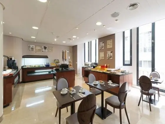 TRYP Madrid Cibeles Hotel - Yeme / İçme