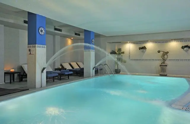 Tryp Vielha Baqueira - Havuz