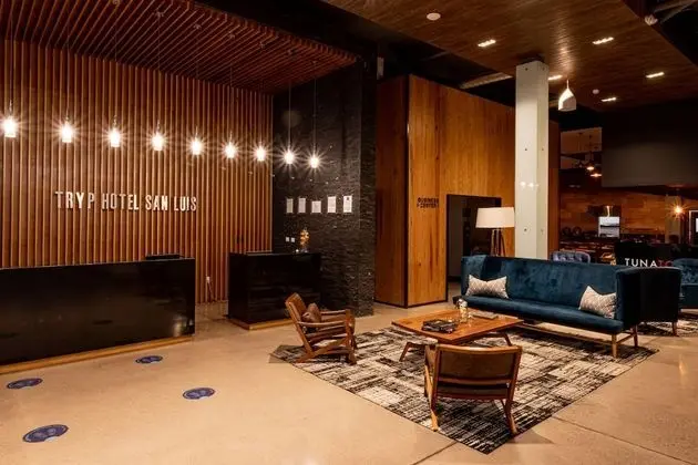 TRYP by Wyndham San Luis Potosi Hotel & Suites - Lobi