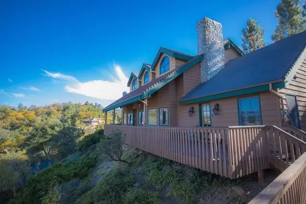 Tucker Peak Lodge