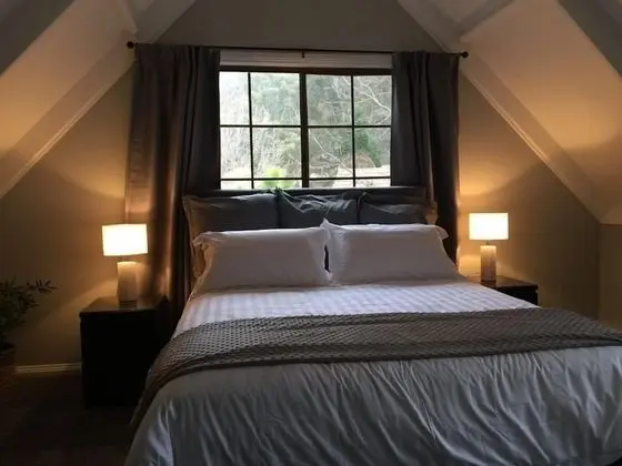 Tudor House - Large Family Home - Oda