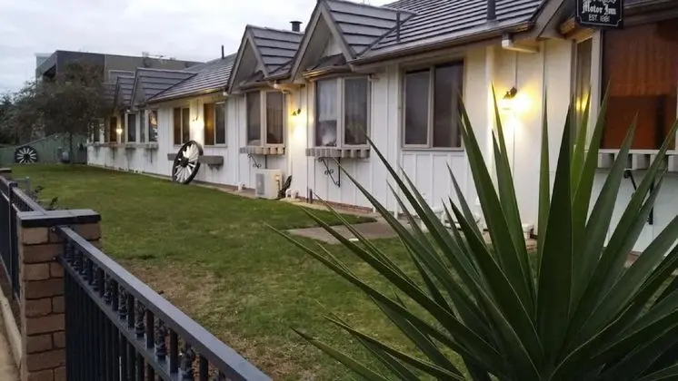 Tudor House Motel