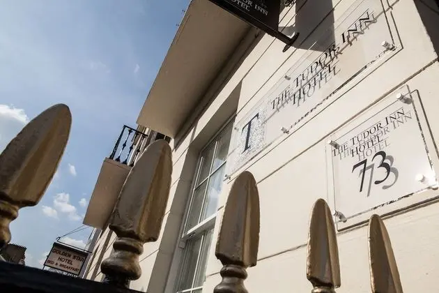 The Tudor Inn Hotel - Dış Mekan