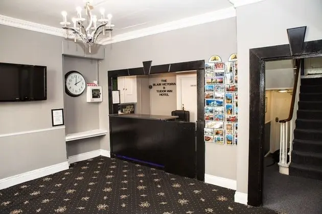 The Tudor Inn Hotel - Lobi