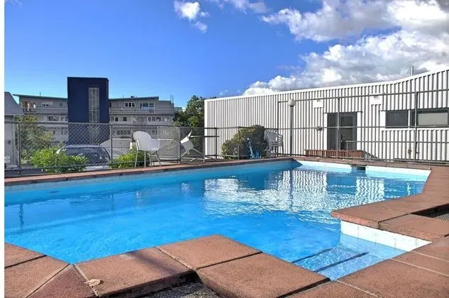 Tudor Motor Lodge - Havuz