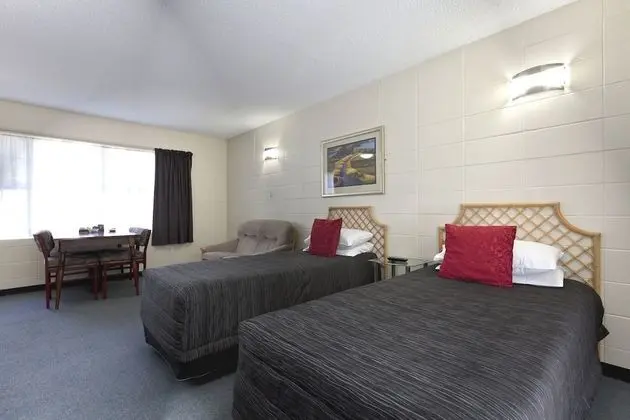 Tudor Motor Lodge - Oda