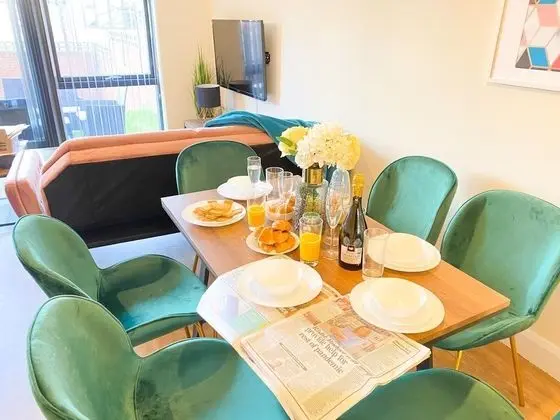 Tudors eSuites 11 Bed House City Centre - Yerinde Yemek