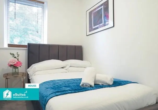 Tudors eSuites 3 Bedroom House & Garden