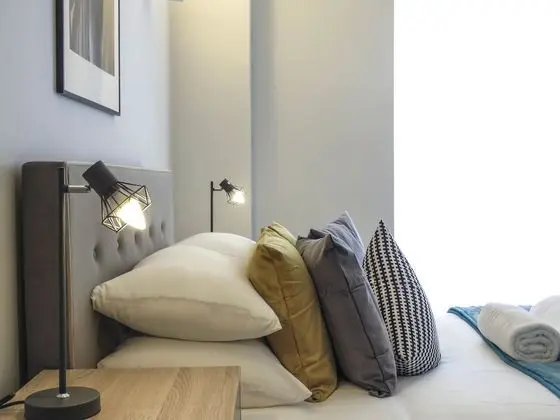 Tudors eSuites Birmingham Apartments with Gated Parking - Oda
