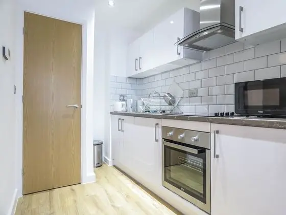 Tudors eSuites Birmingham Canalside Apartments - Mutfak