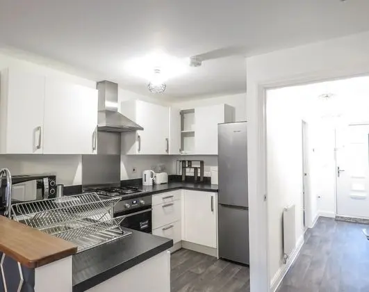 Tudors eSuites Birmingham Townhouse Private Garden Free Parking - Mutfak