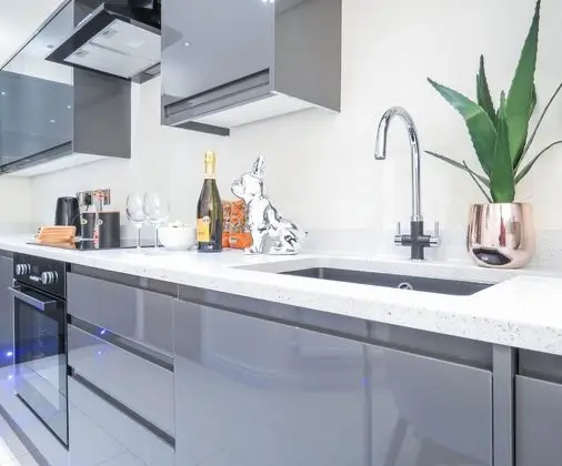 Tudors eSuites Birmingham Townhouse Private Garden Free Parking - Mutfak