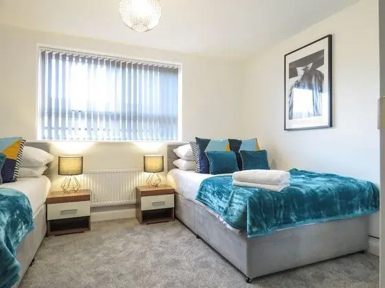 Tudors eSuites Birmingham Townhouse Private Garden Free Parking - Oda