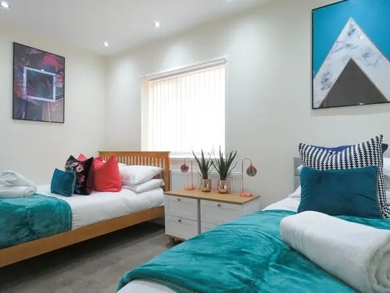 Tudors eSuites Birmingham Townhouse Private Garden Free Parking - Oda
