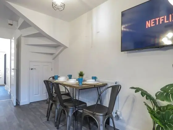 Tudors eSuites Birmingham Townhouse Private Garden Free Parking - Yerinde Yemek