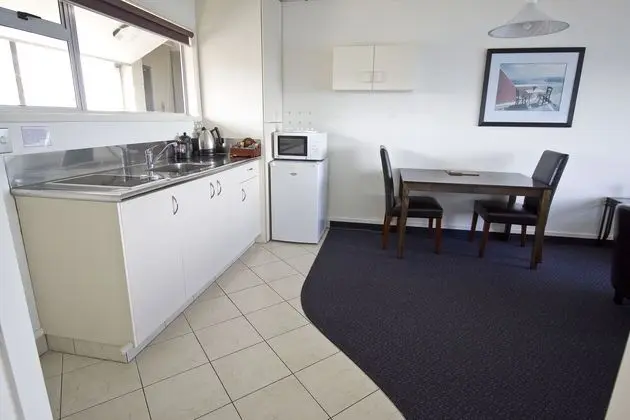 Tui Oaks Motel - Mutfak