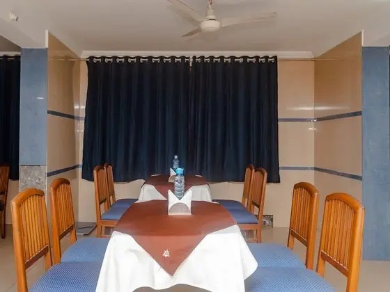 TULIIPSTAYS - Hotel Ashok Bhiwandi - Yerinde Yemek