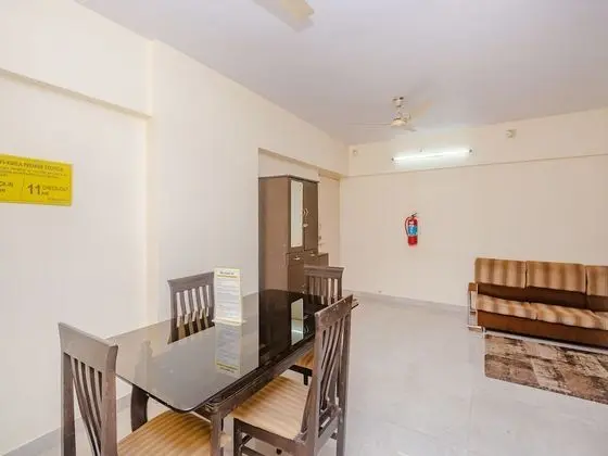 TULIIPSTAYS - Kurla Premier Exotica - Lobi