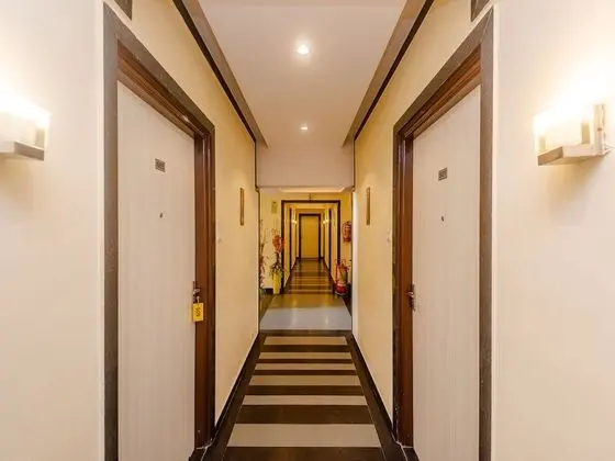 TULIIPSTAYS - Hotel Tuliip Residency - Lobi