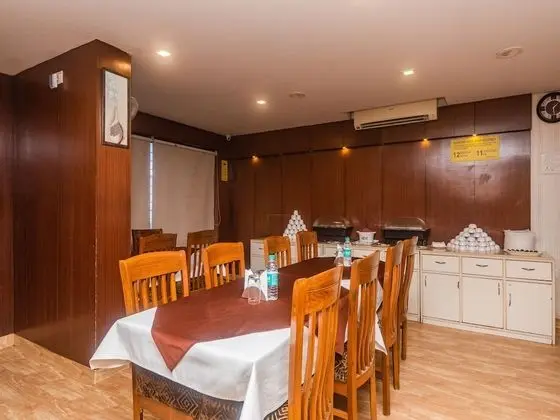TULIIPSTAYS - Hotel Tuliip Residency - Yerinde Yemek