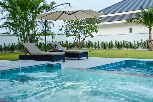 Tulip House Pool Villa Hua Hin - Havuz
