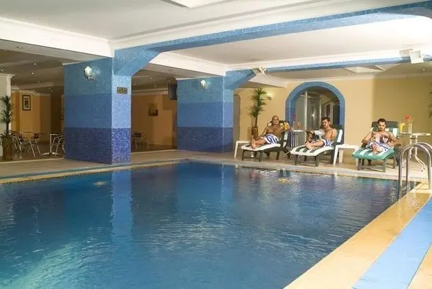 Tulip Inn Riyadh - Havuz