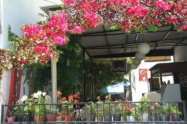 Tuna Pension & Hotel