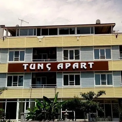 Tunç Apart