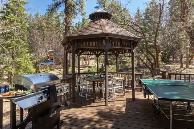 Turtlebear by Avantstay Stunning Character Cabin w/ Entertainers Patio & Table Tennis! - İç Mekan