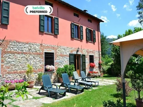 Tuscan Farmhouse in Castiglione di Garfagnana With Garden