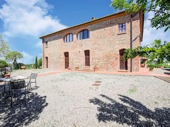 Tuscan Farmhouse in Peccioli with Swimming Pool near Lakes