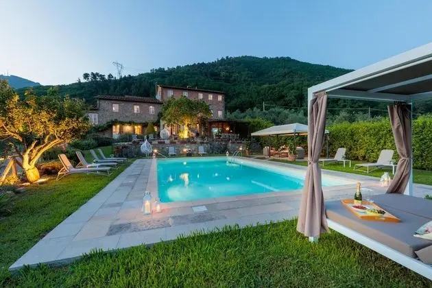 Tuscan Fizz a Traditional Stone Farmhouse With Private Pool and Amazing View Among the Vineyards in Lucca - Oda