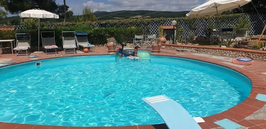 Tuscan Villa, Private Pool and Tennis Court Garden,wi-fi, Ac, Pet Friendly
