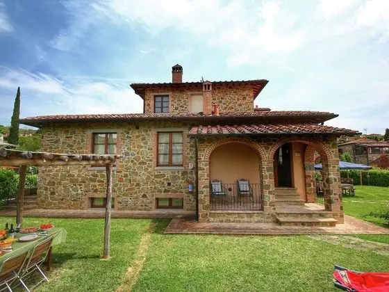 Tuscan Style Apartment with View of the Hills - Dış Mekan