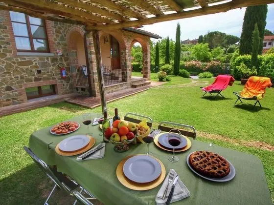 Tuscan Style Apartment with View of the Hills - Oda Düzeni