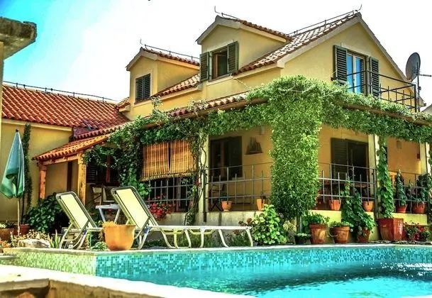 Tuscan Style Villa Kolačje With Pool