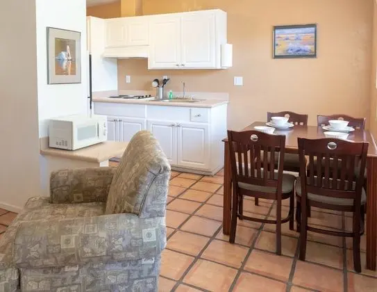 Tuscany Manor Suites - Clothing Optional - Oda