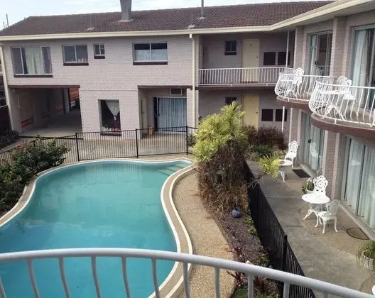 Tweed Central Motel - Havuz