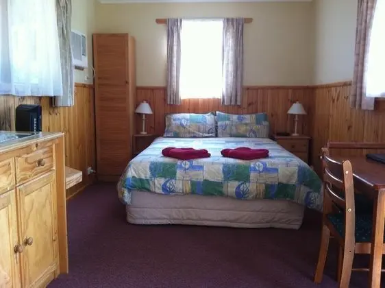 Twelve Apostles Motel  Country Retreat