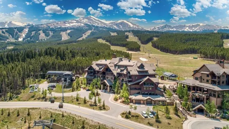 Twin Chutes by Avantstay Beautiful Ski in Ski out Condo w/ Access to Hot Tub & Gym - Havadan Görünüm