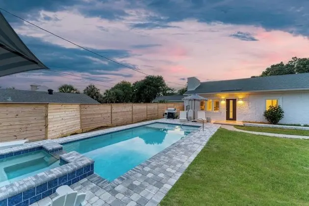 Twin Fin by Avantstay Walk to the Beach - Chic 30A Retreat - Havuz